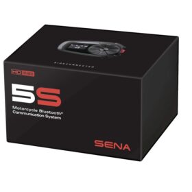 Sena 5S Bluetooth Kommunikationssystem er et brugervenligt og pålideligt intercom til motorcykel, der kombinerer stærk lydkvalitet med nem betjening. Med Bluetooth® 5, HD-højttalere og 2-vejs intercom får du klar kommunikation op til 700 meter. Perfekt til både solo- og touringkørsel, hvor du vil kunne tale, høre musik, GPS og tage opkald – sikkert og trådløst.